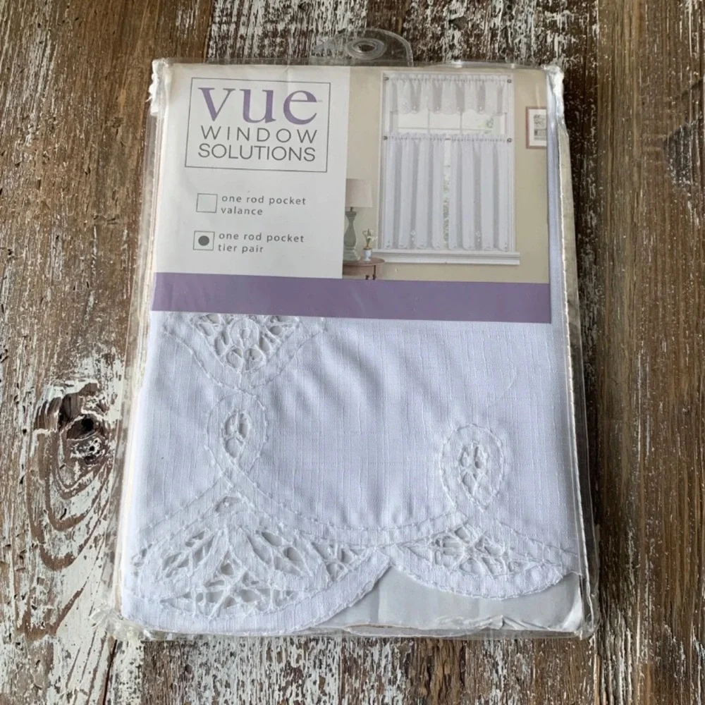 Vue valance & tier pair